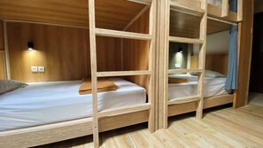 Gemeinsamer Comfort-Schlafsaal, Terrasse | Kostenloses WLAN