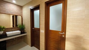 Comfort Shared Dormitory, Patio | Bathroom - Pepitu Dormitory By Sandat (Legian)