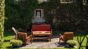 Suite, vue jardin | Coin séjour