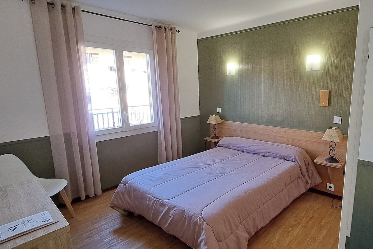 Standard Double Room | Free WiFi, bed sheets