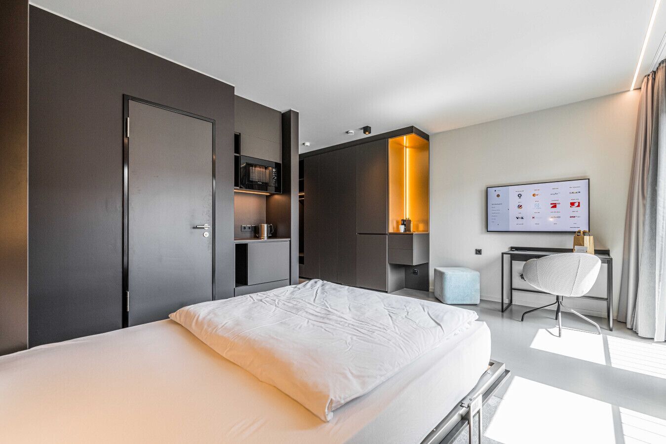 Schreibtisch, WLAN, Bettwäsche