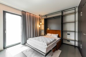 Escritorio, wifi y ropa de cama 