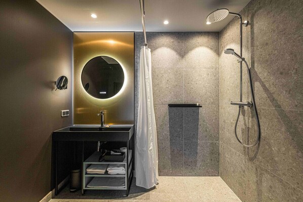 Hair dryer, towels