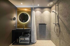 Sèche-cheveux, serviettes fournies