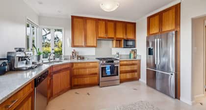 Charming 1933 Ridge-top Home With Stunning Views 4 Bedroom Home