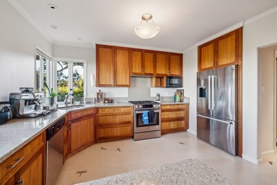 Charming 1933 Ridge-top Home With Stunning Views 4 Bedroom Home