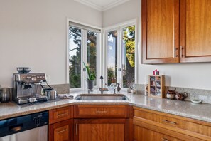 House, 4 Bedrooms | Private kitchen | Fridge, oven, coffee/tea maker, electric kettle - Charming 1933 Ridge-top Home With Stunning Views 4 Bedroom Home (Oakland)