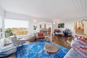 House, 4 Bedrooms | Living area | Streaming services - Charming 1933 Ridge-top Home With Stunning Views 4 Bedroom Home (Oakland)