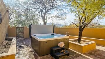 House, 4 Bedrooms | Terrace/patio