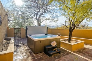 House, 4 Bedrooms | Terrace/patio