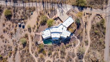 House, 4 Bedrooms | Exterior