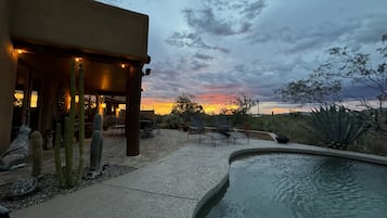 House, 4 Bedrooms | Pool