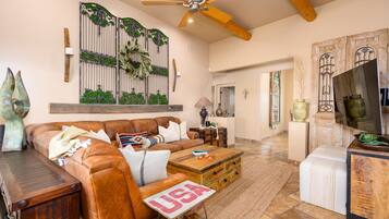 House, 4 Bedrooms | Living area | Smart TV