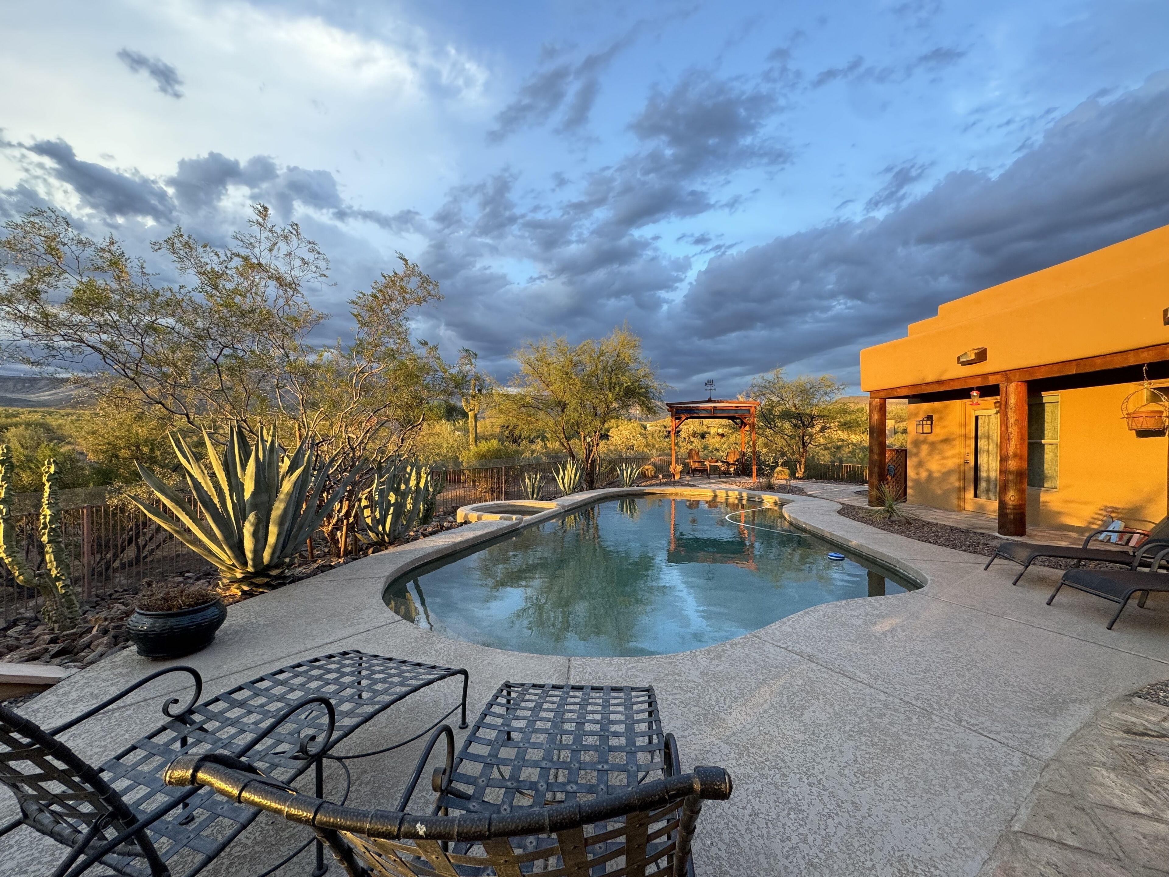 House, 4 Bedrooms | Pool