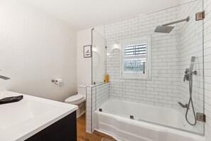 Huis, 3 slaapkamers | Badkamer | Handdoeken, shampoo