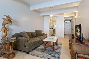 Condo, 2 Bedrooms | Living area