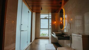 Suite | Bathroom