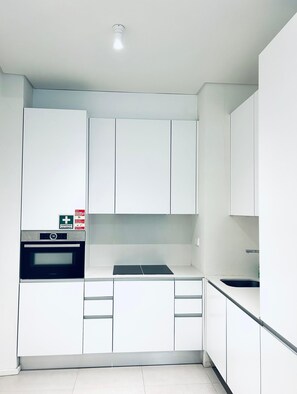 Oven, stovetop, dishwasher, electric kettle