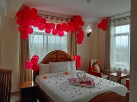 Habitación Confort con 1 cama doble o 2 individuales, balcón, vistas a la ciudad | Wifi gratis