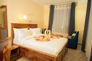 Habitación Confort con 1 cama doble o 2 individuales, balcón, vistas a la ciudad | Camas supletorias