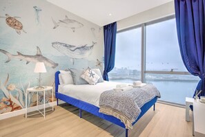 2 Schlafzimmer, Schreibtisch, Bügeleisen/Bügelbrett, Reisekinderbett