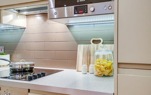 Fridge, microwave, oven, stovetop