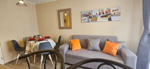 Apartamento | Zona de estar | Una televisión de pantalla plana
