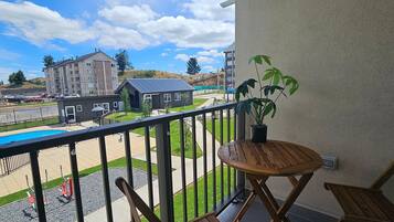 Apartment | Outdoor dining