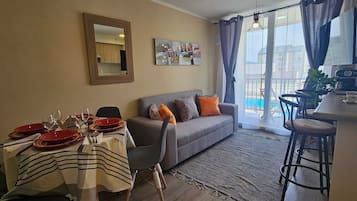 Apartment | Living area | Flat-screen TV