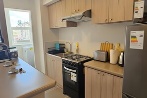 Appartamento | Cucina privata | Frigorifero, microonde, forno, bollitore elettrico