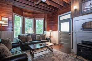 TV - St. Germaine Updated historical home located in Georgetown SC MAIN LEVEL (Georgetown)