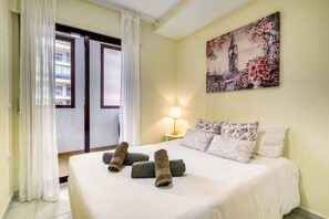 2 bedrooms, iron/ironing board, free WiFi, bed sheets