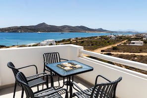 Two Bedroom Deluxe Apartment with Ocean View | Terrace/patio - Phos de Antiparos (Antiparos)