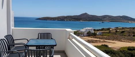 Two Bedroom Deluxe Apartment with Ocean View | Terrasse/Patio