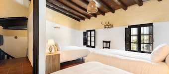 Country House 'Fuente La Lana' with Mountain View, Private Terrace and Air Conditioning
