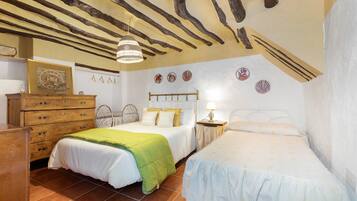 4 bedrooms, bed sheets