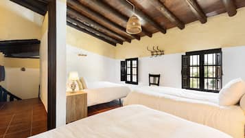 4 bedrooms, bed sheets