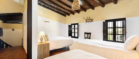 4 bedrooms, bed sheets