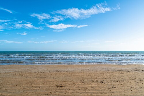 Apartment 'Sea House' with Wi-Fi and Air Conditioning