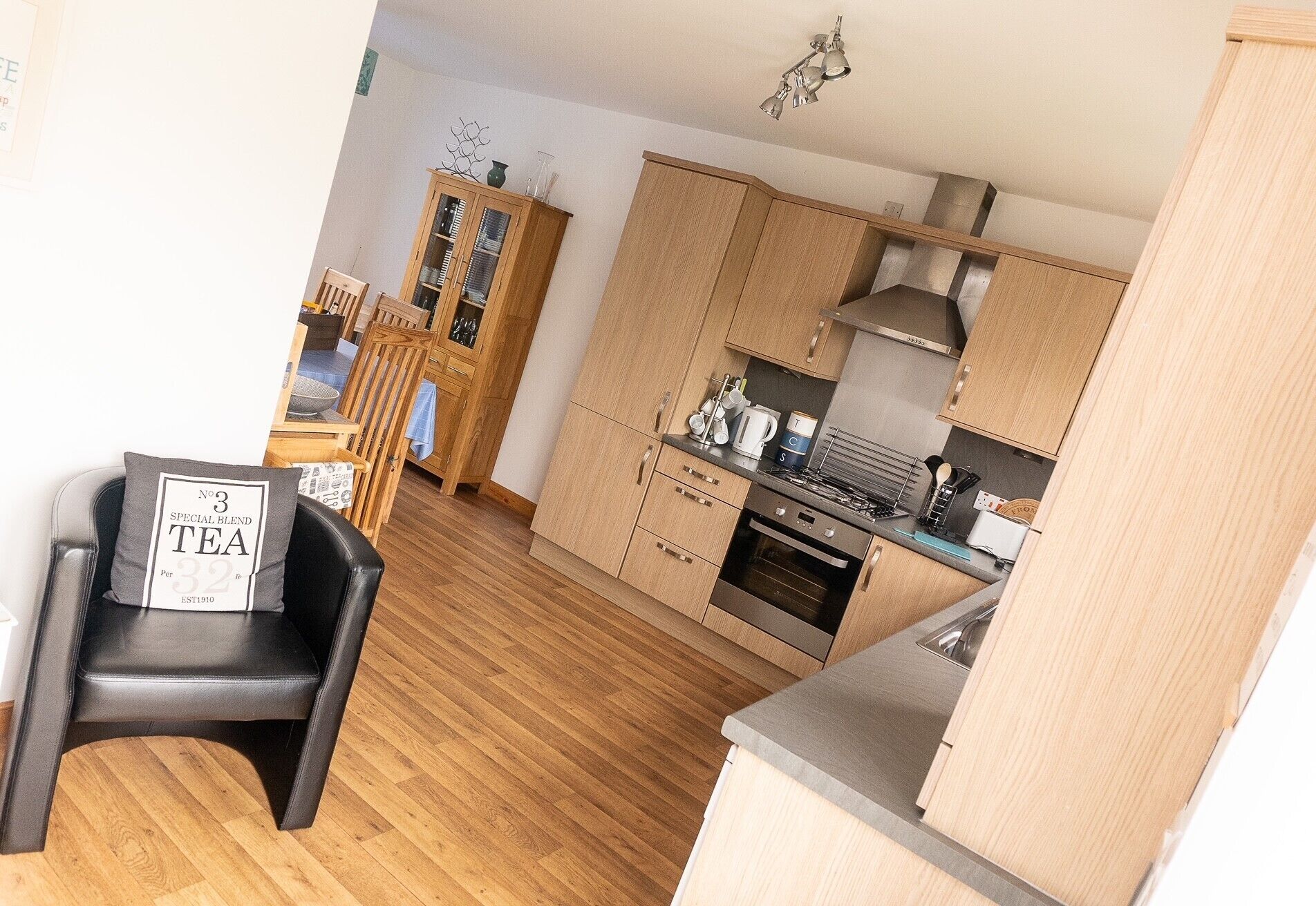 雪櫃、微波爐、焗爐、爐具