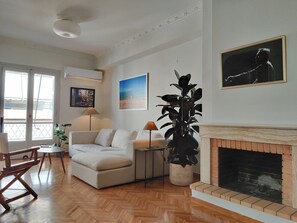 Apartment - Stylish 1BR Apt With Retro Kitchen View Balcony (Athens)