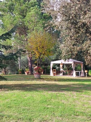Property grounds - Apartment 'Sasso 3' with Private Terrace, Wi-Fi and Air Conditioning (San Gimignano)