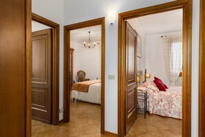 3 makuuhuonetta, silitysrauta/-lauta, ilmainen Wi-Fi, vuodevaatteet