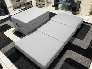 Een computerscherm en een printer