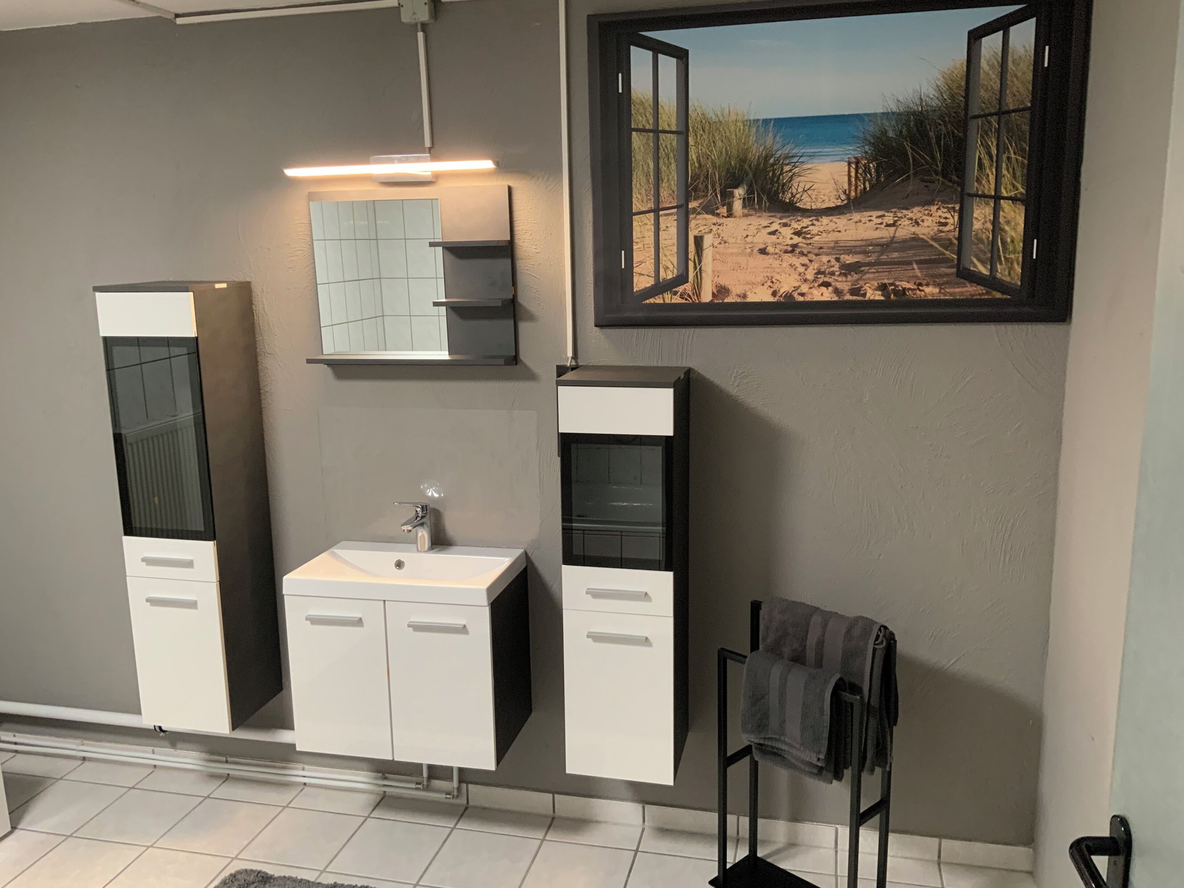 Secador de pelo, toallas, jabón y champú