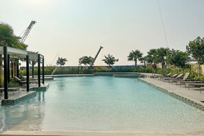 Pool - Skyline 1BR w/ Balcony & Views | Mins to Downtown (Dubai)