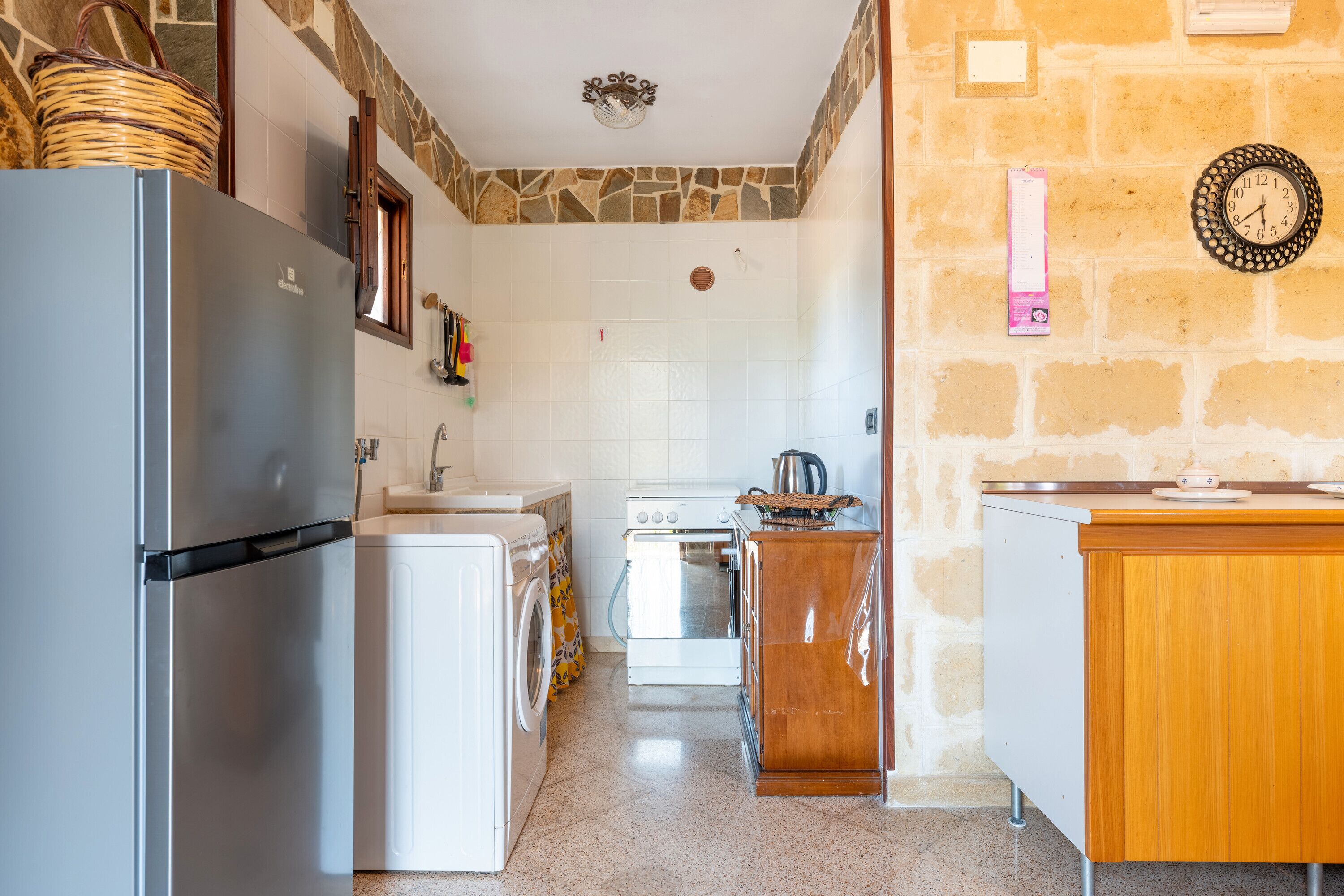 Køleskab, mikrobølgeovn, ovn, kogeplade