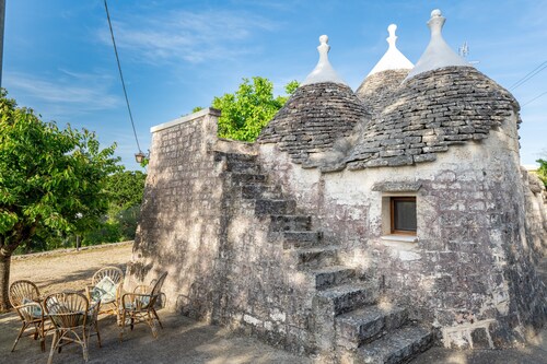 Trullo 'Dona Filomena' with Private Terrace, Private Garden and Wi-Fi
