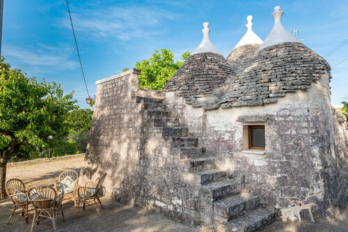 Trullo 'Dona Filomena' with Private Terrace, Private Garden and Wi-Fi