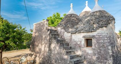 Trullo 'Dona Filomena' with Private Terrace, Private Garden and Wi-Fi
